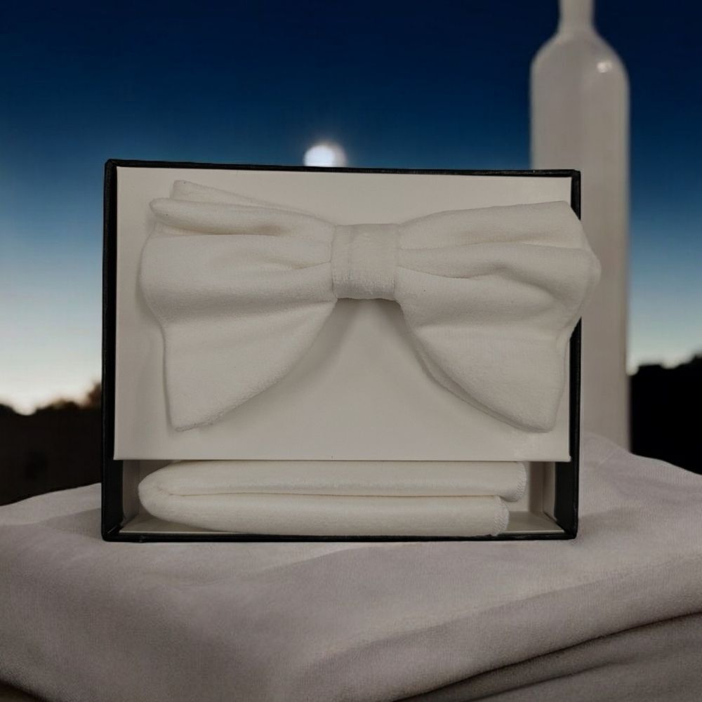 MEN'S EJ SAMUEL WHITE VELVET LARGE BUTTERFLY BOWTIE  & POCKET SQUARE. VBTR 5